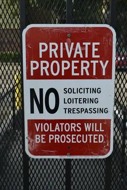 No tresspassing sign — Intrepid Signs, Rosenberg TX