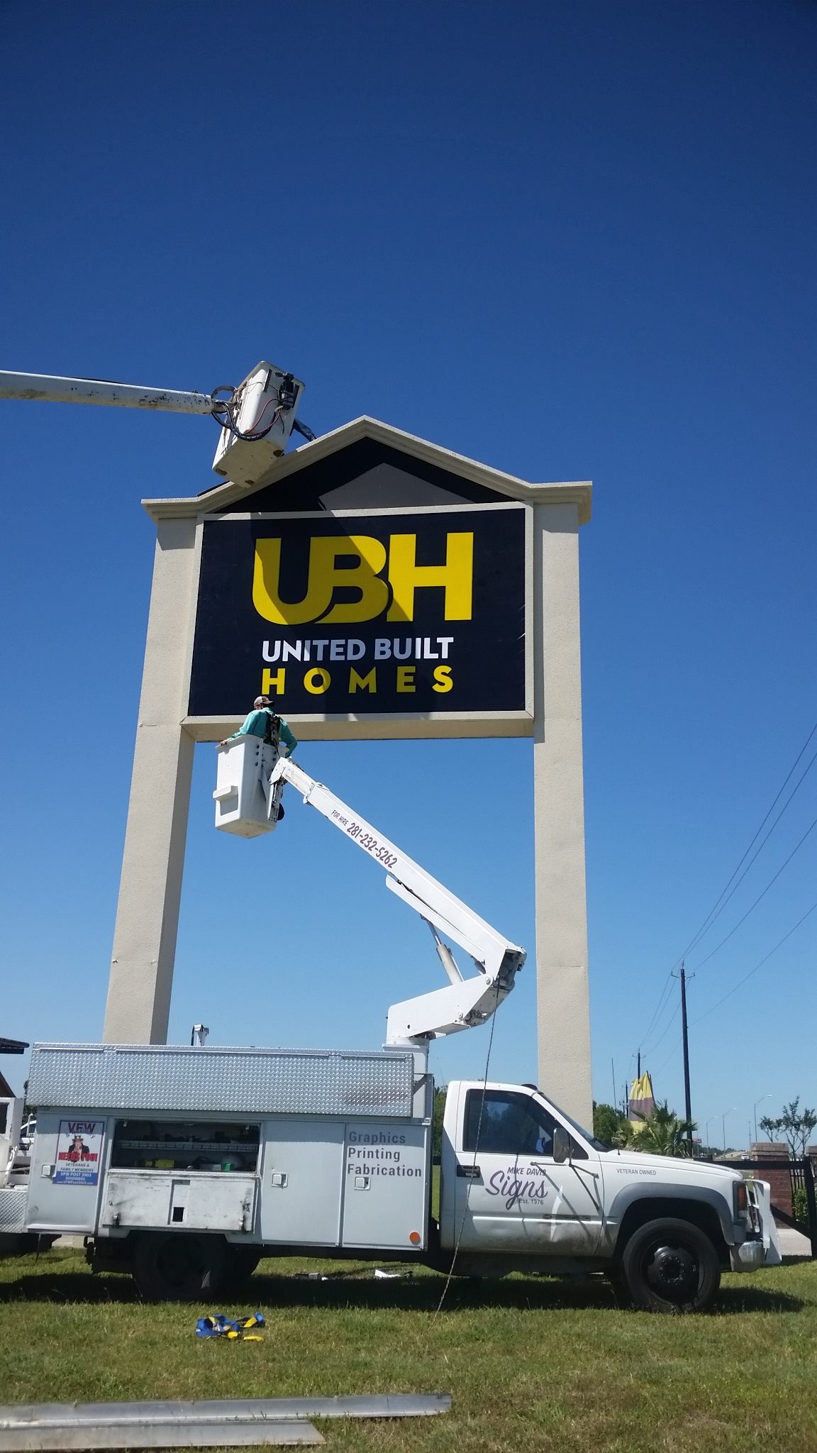 Pylon signs — Intrepid Signs, Rosenberg TX