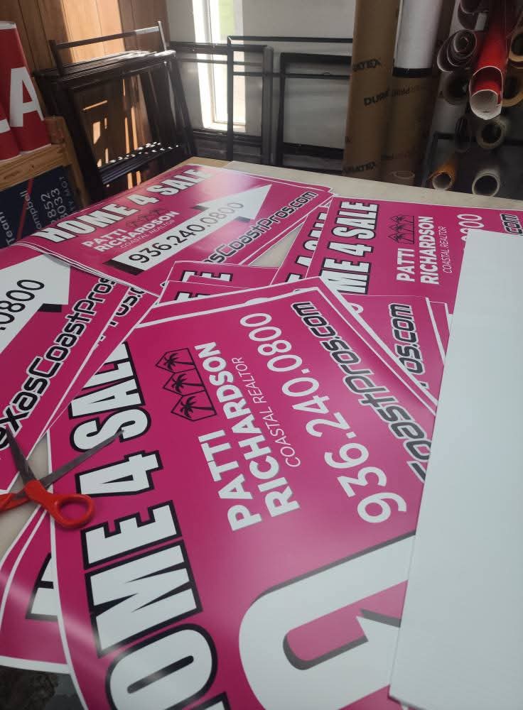 Roofing and MagnaBuild contractor yard signs