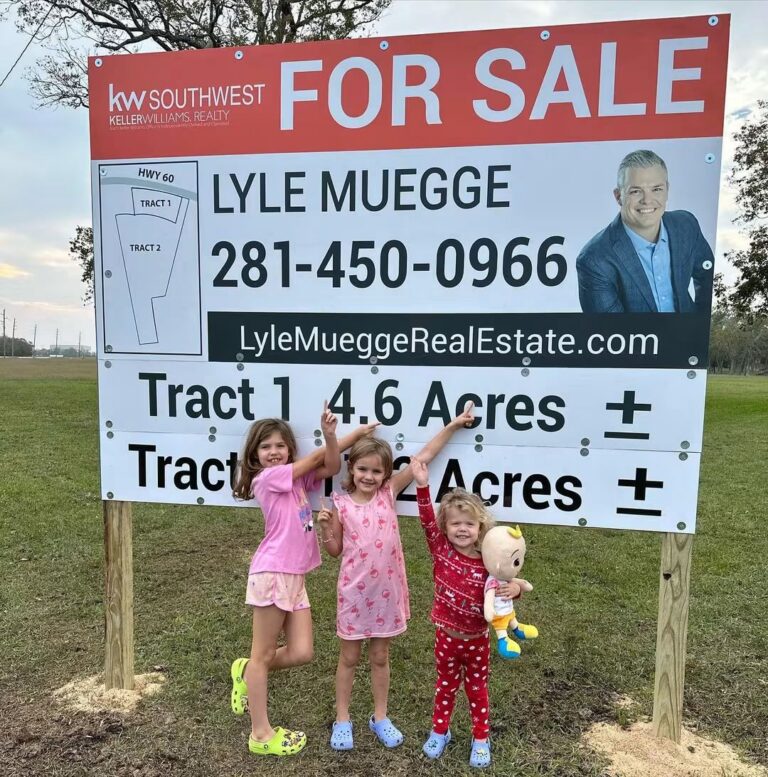 4x8 land for sale sign showing tracts and acreage